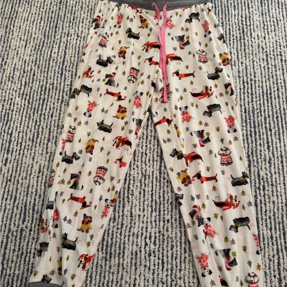 Cuddl Duds Women’s Gray and Pink Animal Print Top with matching pj pants - Picture 4 of 6